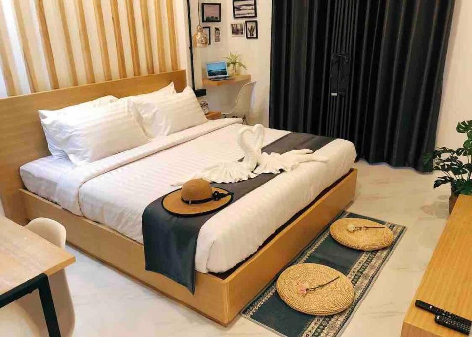 1 Bedroom Condo,3 Minutes To The *